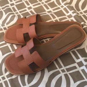 Hermès Oran Sandal (Color: Gold) (Size:40)